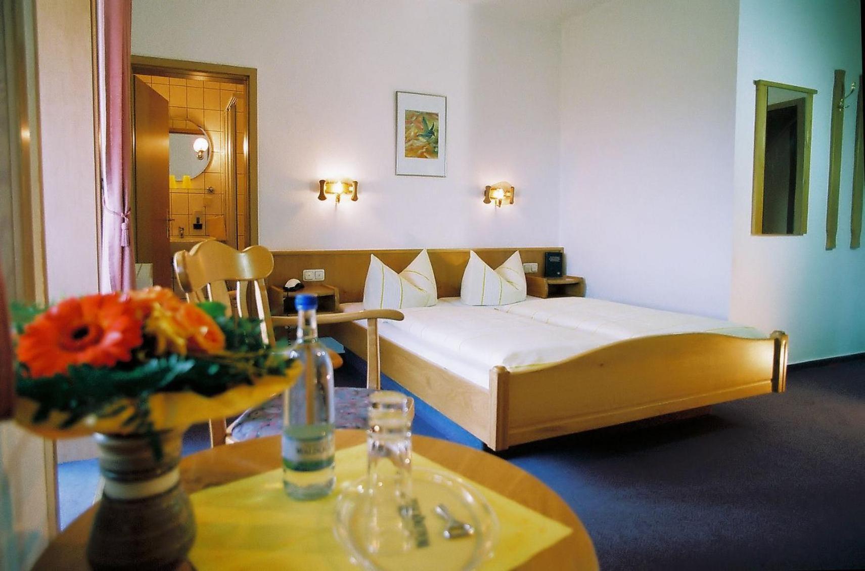 Hotel Zum Schneekopf "Garni" Gehlberg エクステリア 写真