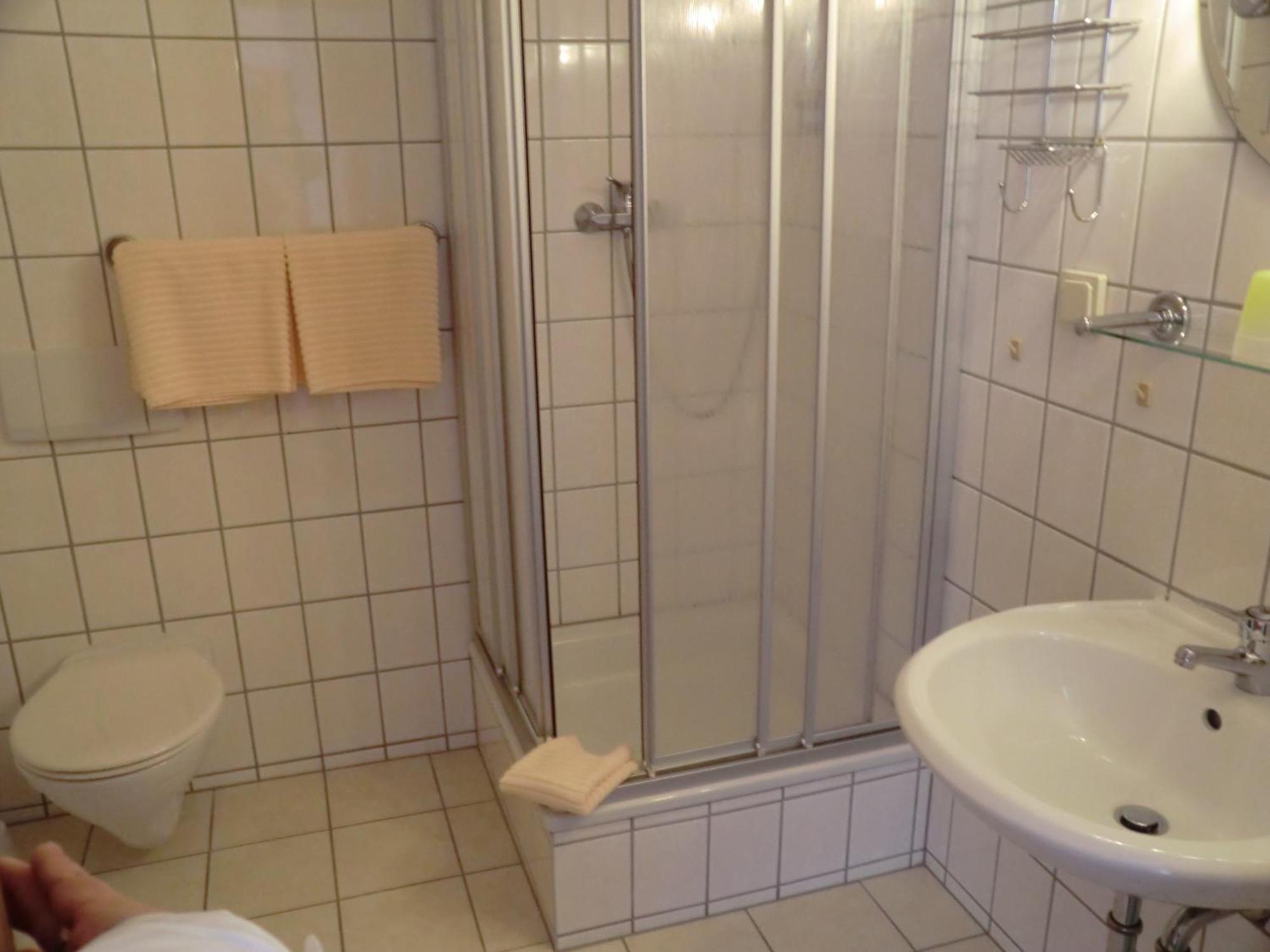 Hotel Zum Schneekopf "Garni" Gehlberg エクステリア 写真
